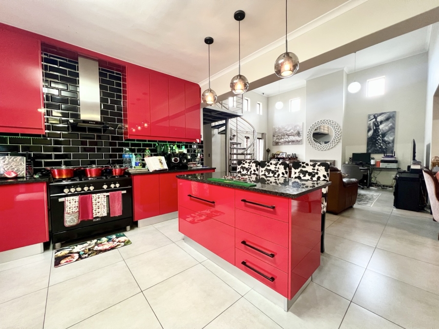 5 Bedroom Property for Sale in Parklands North Western Cape